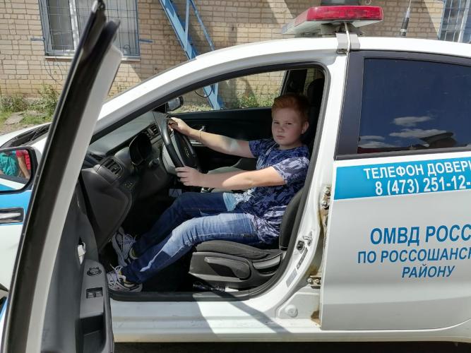 Сотрудники Госавтоинспекции Россошанского района провели экскурсию для юных инспекторов дорожного движения