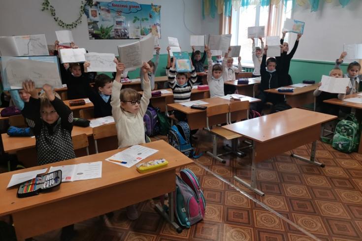 В Алтайском районе сотрудники Госавтоинспекции проверили схемы безопасных маршрутов у школьников