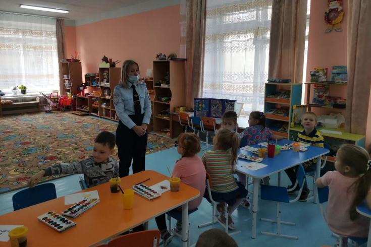 В Белове инспекторы ГИБДД провели акцию «Детям – безопасную дорогу!»