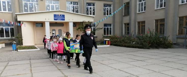 В преддверии осенних каникул автоинспекторы Кабардино-Балкарии проводят профилактические мероприятия со школьниками