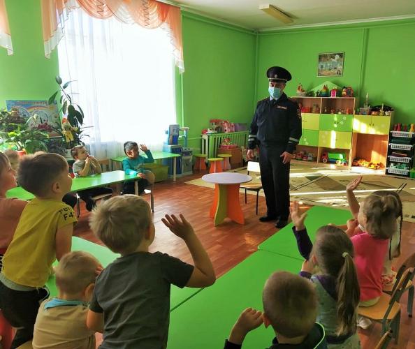 В Липецкой области автоинспекторы и педагоги проводят с дошкольниками обучающие игры