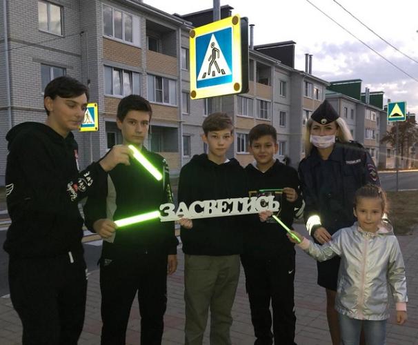 Световозвращающие инсталляции белгородских школьников привлекли внимание пешеходов