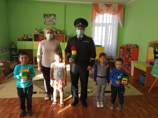 В Липецкой области автоинспекторы и педагоги проводят с дошкольниками обучающие игры