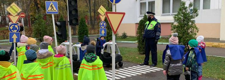 В автогородке на юге Москвы сотрудники Госавтоинспекции организовали занятия для дошкольников
