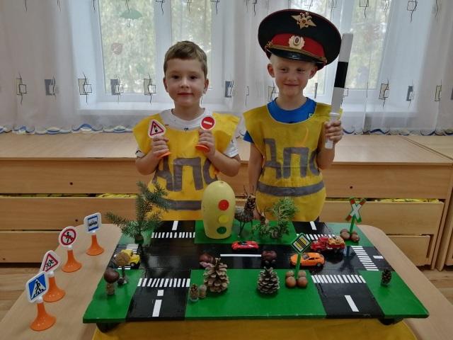 В Краснодарском крае дети запустили флешмоб поделок «Осень – время ПДД!»