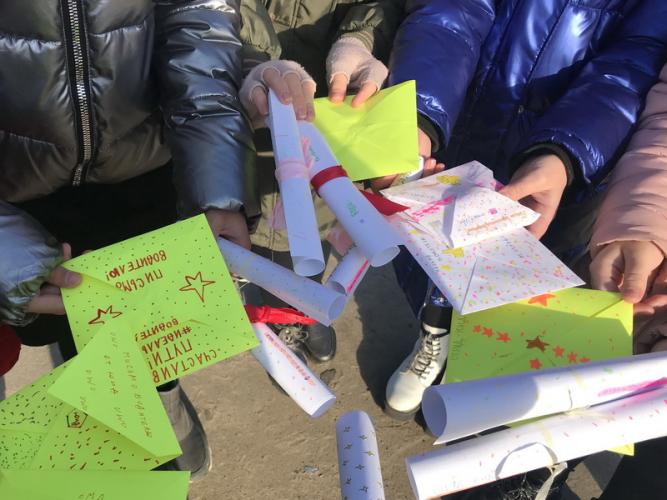 Сотрудники ГИБДД совместно с юными инспекторами движения провели акцию «Письмо водителю»