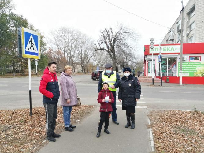 Аркадакские автоинспекторы совместно с активистами «Дорожный патруль» провели разъяснительную работу с участниками дорожного движения