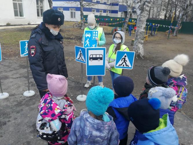 В Нанайском районе сотрудники Госавтоинспекции провели акцию «Азбука дорожной безопасности»