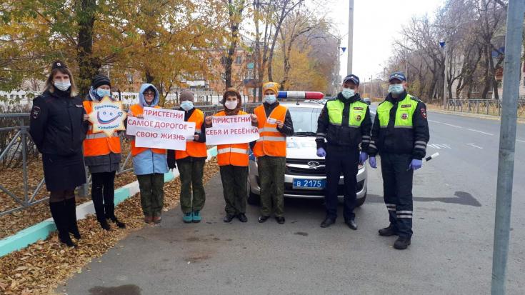 Сотрудники ГИБДД проводят акцию «Пристегни самое дорогое, пристегнись сам!»