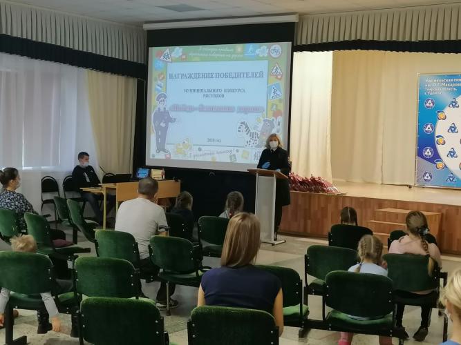 В Удомле сотрудники Госавтоинспекции подвели итоги конкурса «Победе – безопасные дороги»