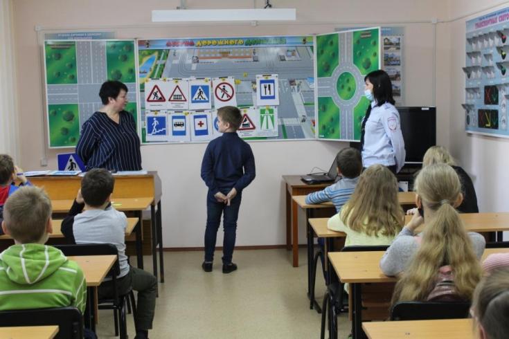 Сотрудники Госавтоинспекции провели квест-игру «Путешествие в страну безопасности»