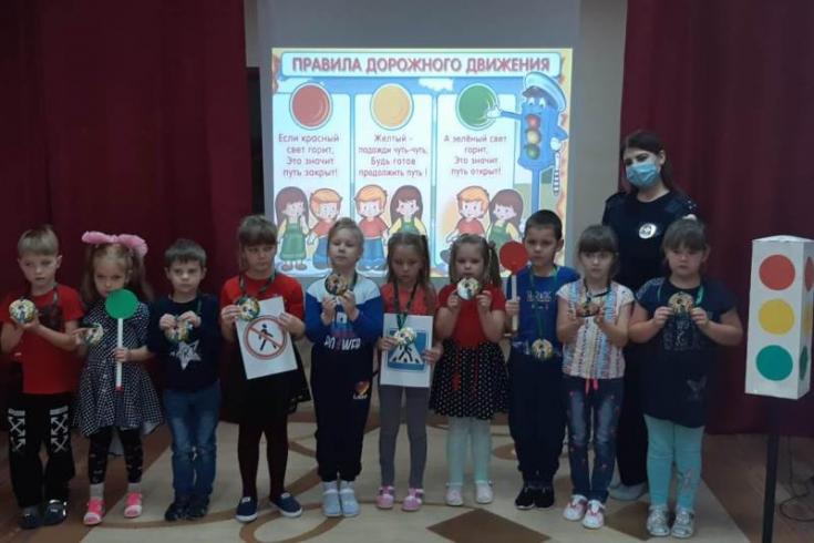 Сотрудники Госавтоинспекции Алтайского района посетили воспитанников детского сада