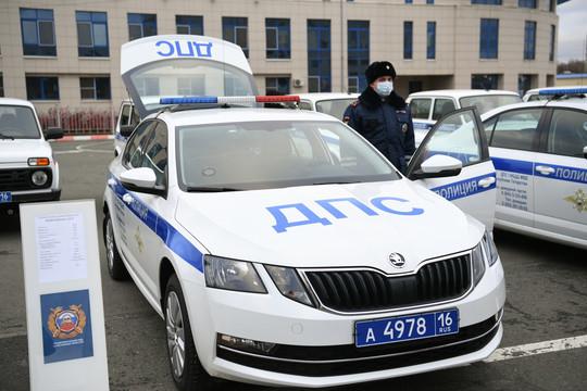 Полицейским Татарстана передали новые служебные автомобили.
