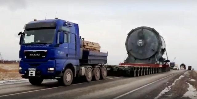 Крупногабаритный груз компании «Татнефть» в настоящий момент транспортируется по трассе «Набережные Челны - Заинск - Альметьевск».
