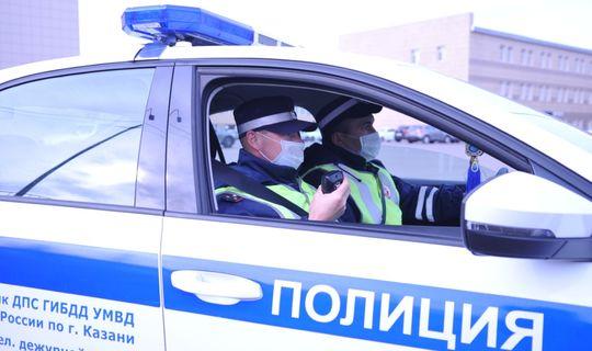 Автоинспекторы в РТ помогли доехать до врачей ребенку без сознания с ожогами лица.