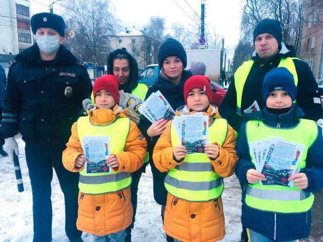Сотрудники кировской Госавтоинспекции провели акцию «Письмо водителю»