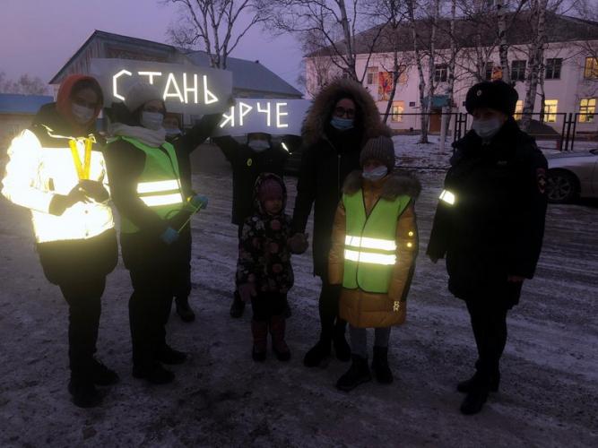 В Нанайском районе сотрудники Госавтоинспекции провели акцию «Мой ребенок самый яркий!»
