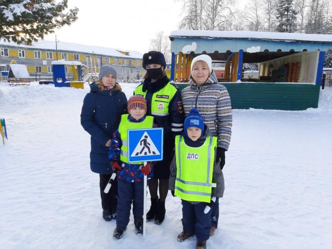В Пуровском районе инспекторы ГИБДД провели практическое занятие с дошкольниками
