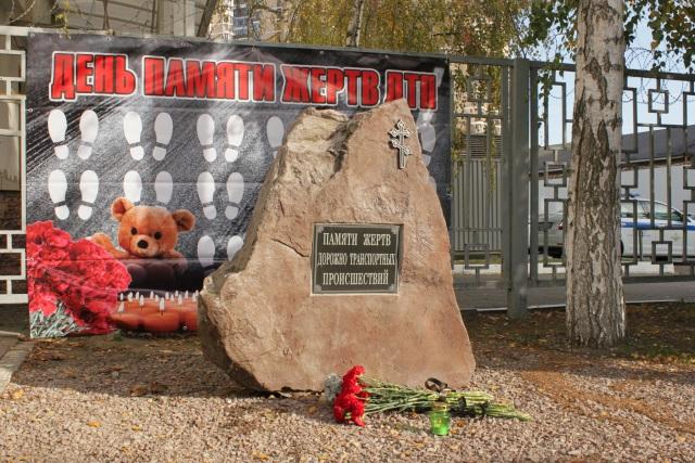 В Управлении ГИБДД Краснодарского края состоялось возложение цветов к памятному камню жертв дорожно-транспортных происшествий