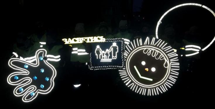 В Белгородской области детские световозвращающие инсталляции привлекли внимание прохожих к проблемам безопасности на дорогах