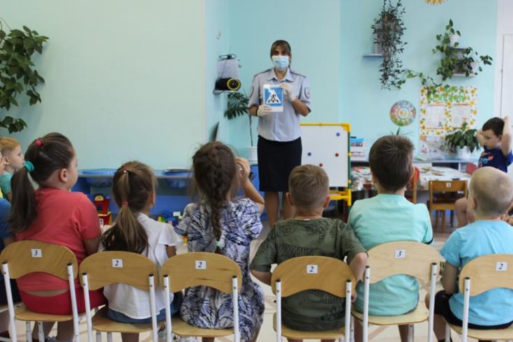 Полицейские в гостях у дошколят