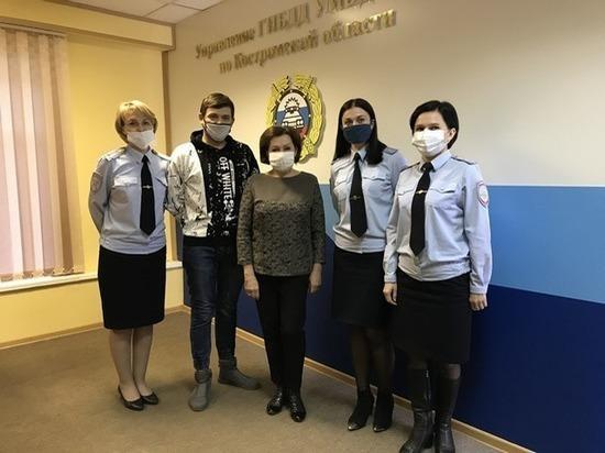 Сотрудники ГИБДД разъяснили костромичам вопросы безопасности детей