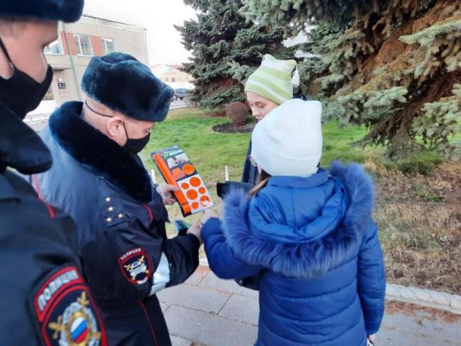 В Нижегородской области госавтоинспекторы и общественники провели акцию «Засветись»