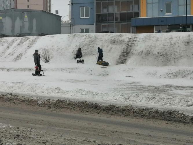 В Томске сотрудники ГИБДД взяли на контроль «стихийные горки»