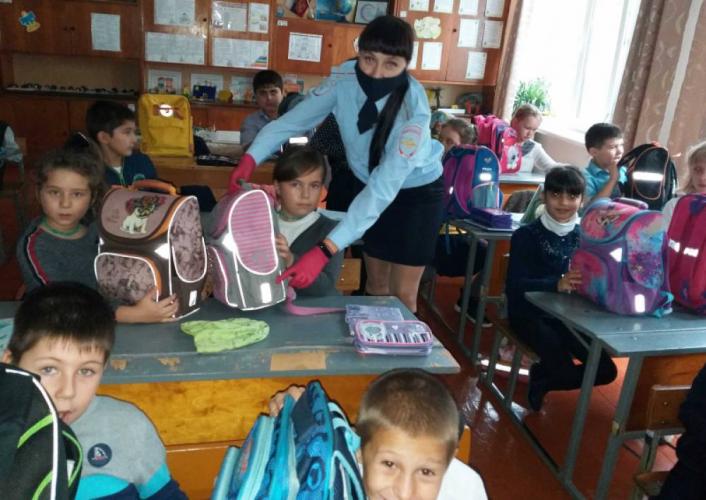 Сотрудники Госавтоинспекции Красногвардейского района приняли участие в школьных занятиях по правилам дорожного движения