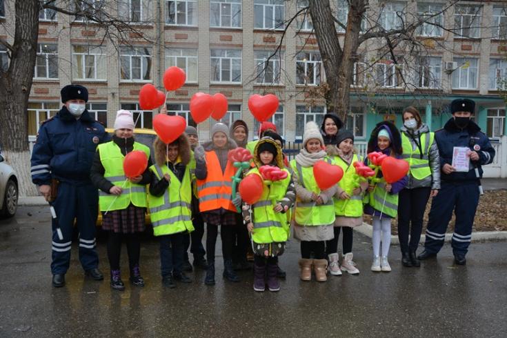 Ставропольские мамы получили поздравления от автоинспекторов в День матери