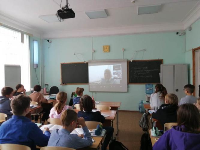 ОДНО ЗАНЯТИЕ НА 100 КЛАССОВ. ГИБДД ПРОВОДИТ В МАГНИТОГОРСКИХ ШКОЛАХ ОНЛАЙН-УРОКИ