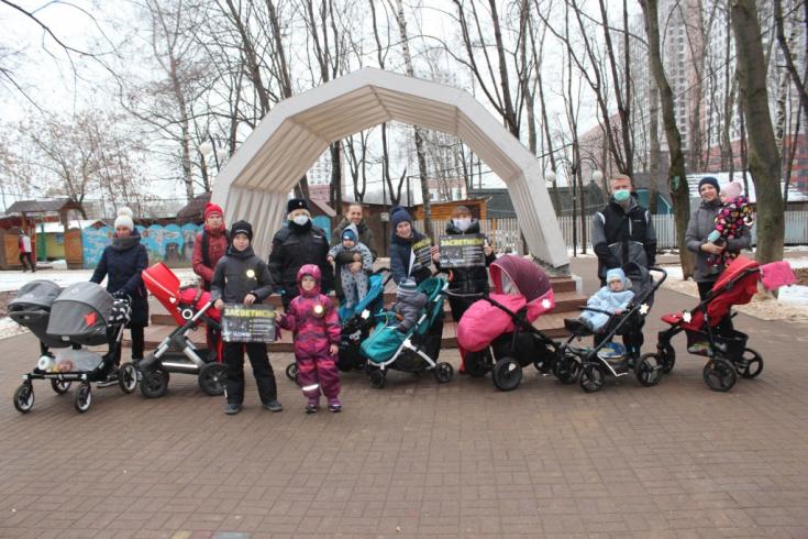 В Подмосковье автоинспекторы организовали консультации молодым мамам в режиме живого общения и в онлайн-формате