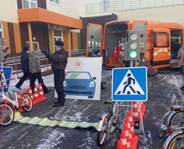 Южноуральские школьники изучат ПДД с помощью оранжевого автобуса