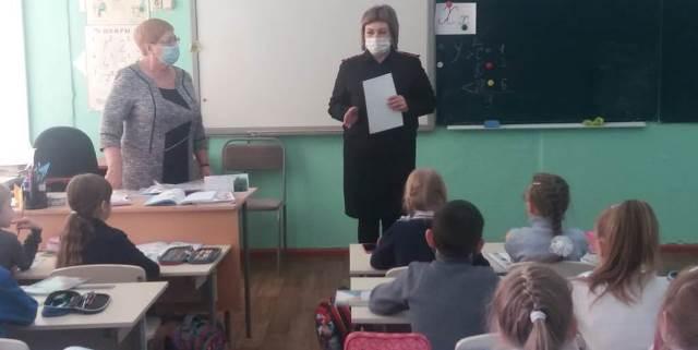 Нижнеингашские дорожные полицейские совместно с общественностью провели мероприятие по ПДД с детьми