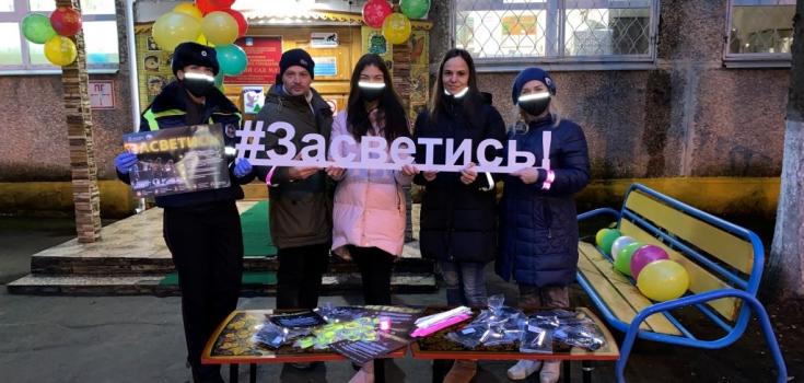 Автоинспекторы Подмосковья в утренние часы проводят для родителей дошкольников инструктажи по дорожной безопасности