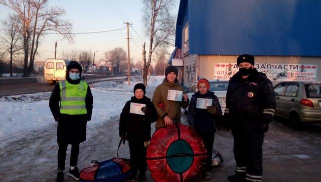 Юные инспекторы на страже безопасности пеших участников движения