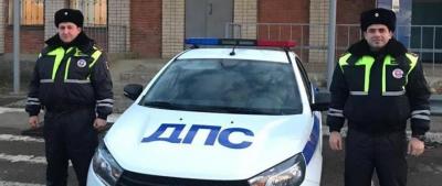 В Адыгее инспекторы дорожно-патрульной службы оказали помощь женщине-водителю