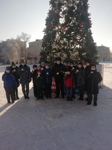 В поселке Светлый полицейские, общественники и школьники призвали местных жителей быть заметными и яркими