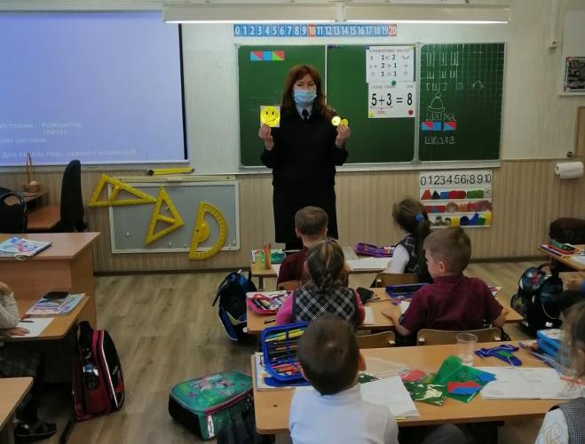 Дзержинские автоинспекторы напомнили школьникам младших классов о важности соблюдения ПДД на дороге