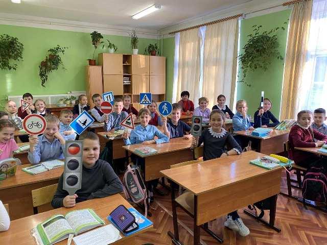 В Вязьме дорожные полицейские провели для школьников онлайн-урок по ПДД