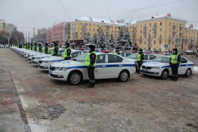 В Брянской области прошла церемония вручения служебных автомобилей сотрудникам ГИБДД