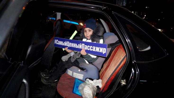 Сотрудники подмосковной Госавтоинспекции напомнили водителям правила безопасной поездки с ребенком в автомобиле
