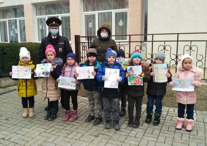 Госавтоинспектор Кировского района провел уроки безопасности дорожного движения для дошкольников