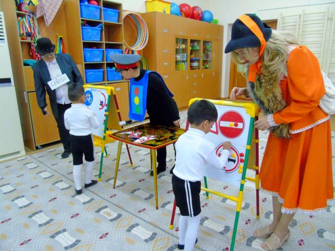 Автоинспекторы на комплексе «Байконур» провели спортивное мероприятие по ПДД для воспитанников детского сада