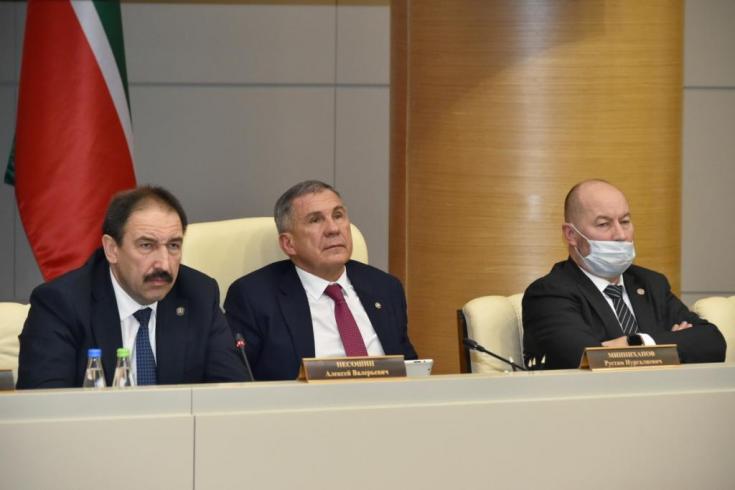 В Кабинете Министров Татарстана прошло заседание по вопросам безопасности дорожного движения с участием Президента республики Рустама Минниханова