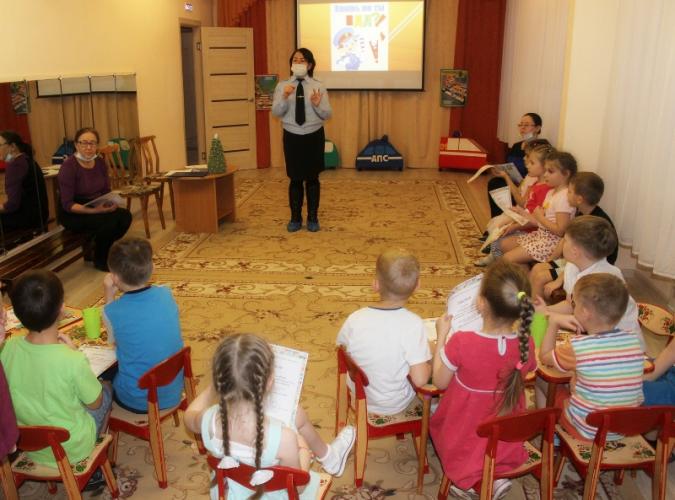 Сотрудник ГИБДД стала экспертом в интерактивной игре "Знаешь ли ты ПДД?"