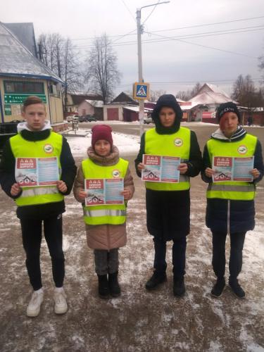 В Ярославской области дети и инспекторы пропагандируют правила безопасного поведения на дорогах