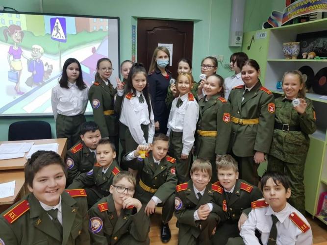 Госавтоинспекция Надымского района провела «Урок безопасности» для учеников средней общеобразовательной школы