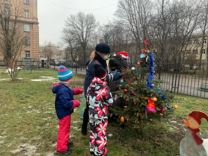 В Санкт-Петербурге проходит ежегодная акция ЮИД «Безопасные каникулы или «правильный» Новый год»