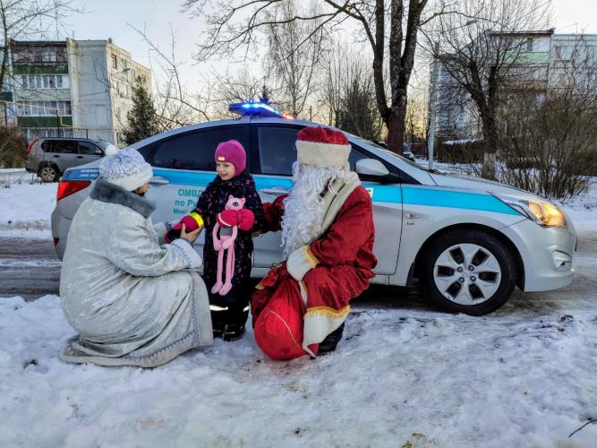 Подмосковные автоинспекторы провели конкурс по созданию ёлочных игрушек на тему безопасности дорожного движения